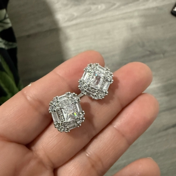 New Sparkly Earrings - Picture 4 of 4